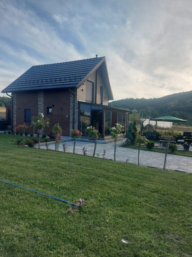 Villa me qera Jezerc
