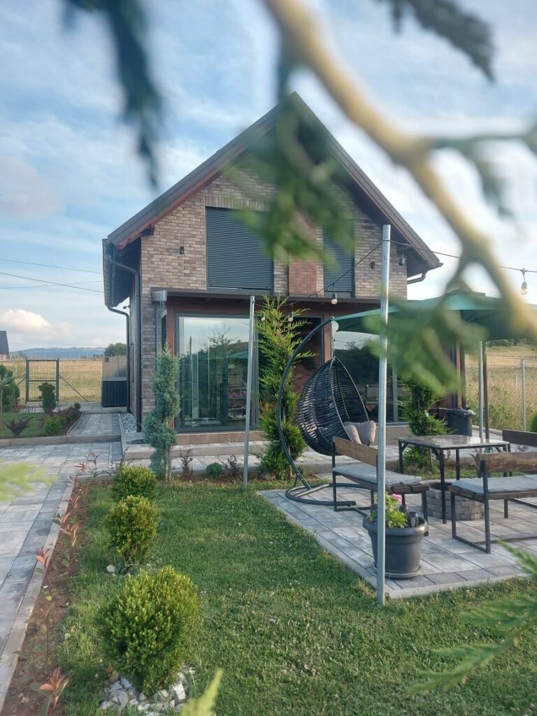 Villa me qera Jezerc