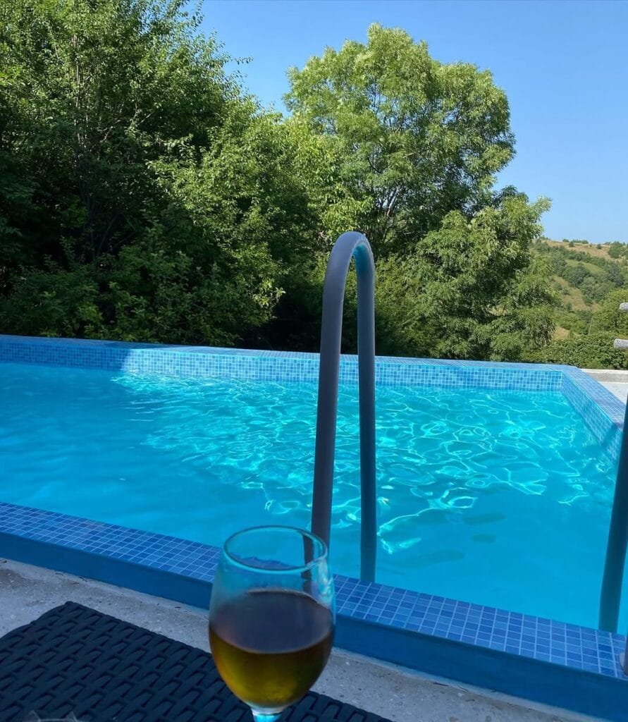 VIlla me qera Jezerc