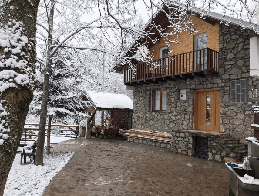 Villa me qera Rugove