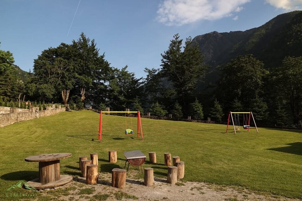 Villa me qera Rugove