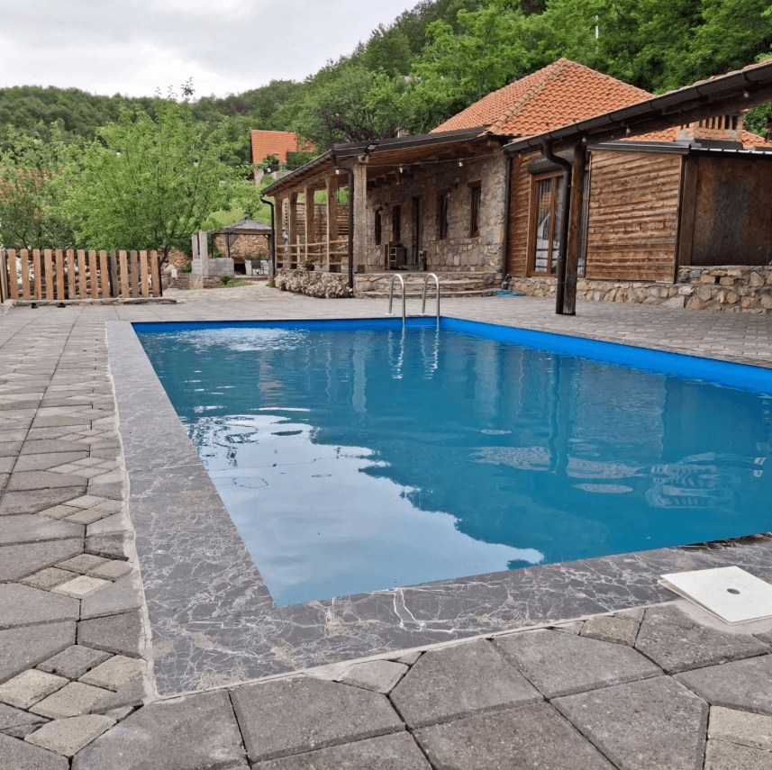 Villa me qera Jezerc
